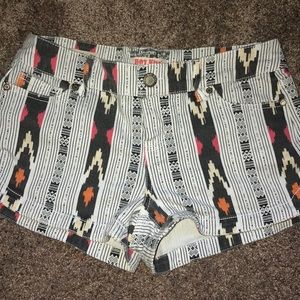 Pattern jean shorts